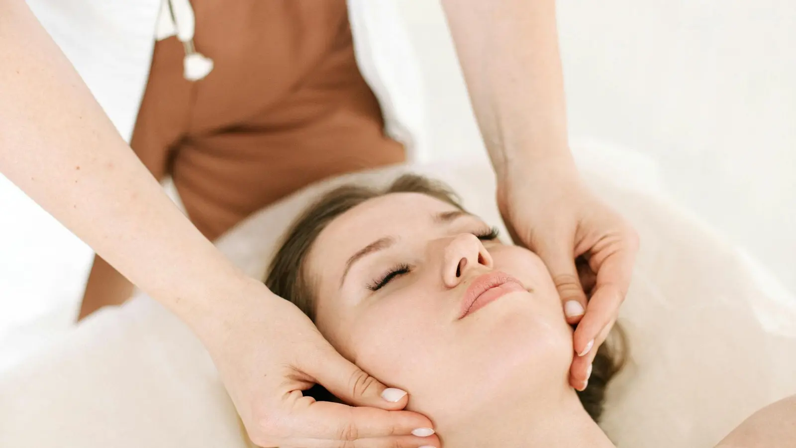 Kobido — soin visage manuel japonais, modelage anti-âge en ambiance spa